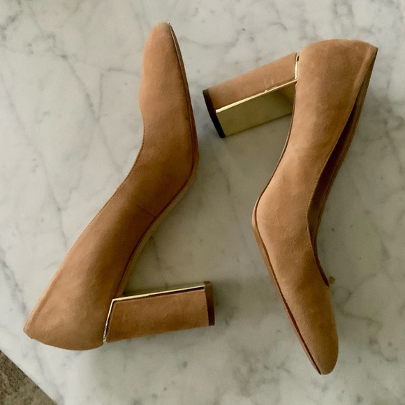 Ann Taylor Shoes - Ann Taylor Kaia Block Heeled Pump. Spiced Chai. Size 10